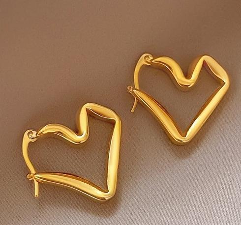 Minimalist temperament, heart-shaped earrings for women, light luxury, high-end feel. 2024 new popular fashion, metal ear buckle, gold earrings