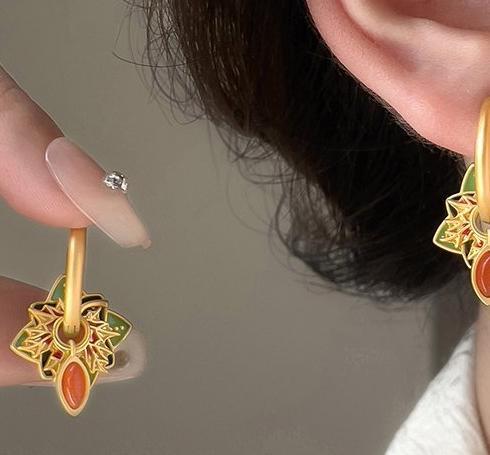 New Chinese style China-Chic color painting drop glaze maple leaf earrings for female summer 2024 new popular design high-end earrings