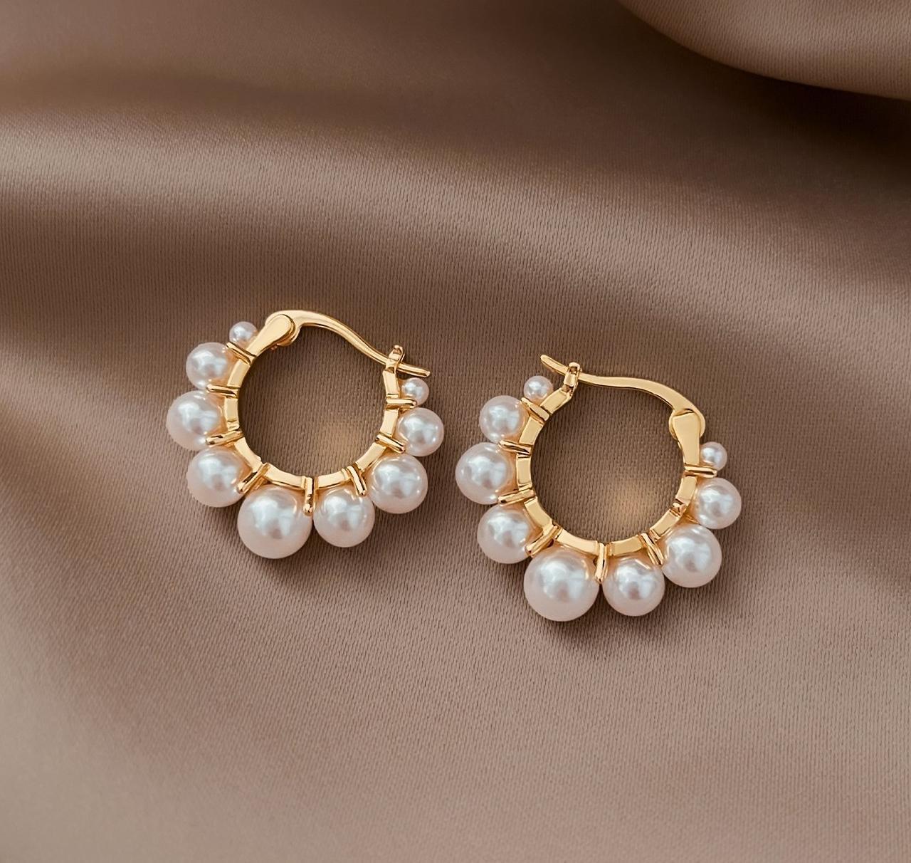 Pearl earrings for women 2024 new popular item, light luxury, niche French luxury, fashionable temperament, earrings, unique earrings