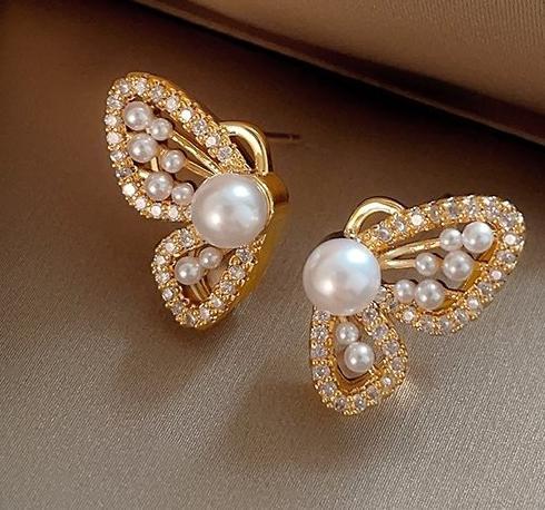 Pearl embellishment~Super sparkling zircon butterfly earrings for women, light luxury, niche design, fashionable earrings, internet famous ear accessories