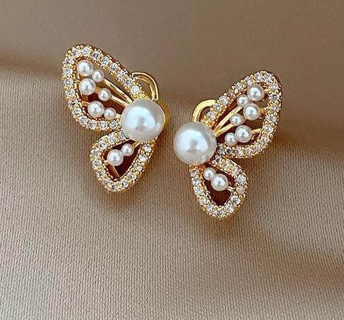 Pearl embellishment~Super sparkling zircon butterfly earrings for women, light luxury, niche design, fashionable earrings, internet famous ear accessories