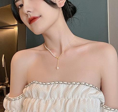 Pearl necklace women's summer versatile, light luxury, niche design sense, 2024 new popular item, collarbone chain, high-end accessory