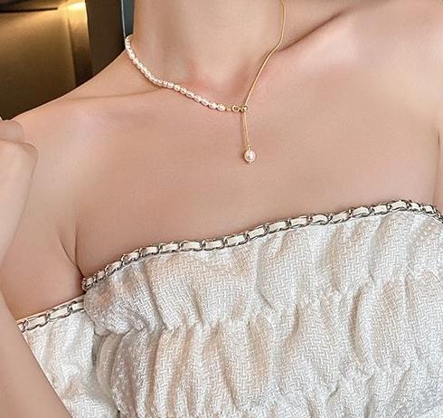 Pearl necklace women's summer versatile, light luxury, niche design sense, 2024 new popular item, collarbone chain, high-end accessory