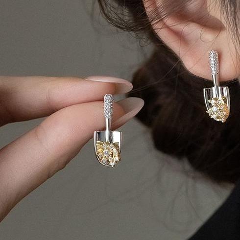 Personalized Zircon Shovel Unique Earrings for Women Xia, a niche designer style with gold and silver contrasting earrings, light luxury high-end earrings