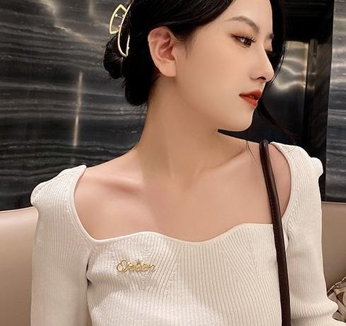 Queen of Letters, high-end brooch, cute Japanese style Instagram trendy personality pin, anti slip buckle, fixed clothing accessories