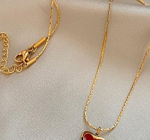 Red glazed heart-shaped titanium steel necklace for women 2024 new popular item collarbone necklace light luxury niche high-end accessories