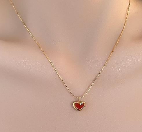 Red glazed heart-shaped titanium steel necklace for women 2024 new popular item collarbone necklace light luxury niche high-end accessories