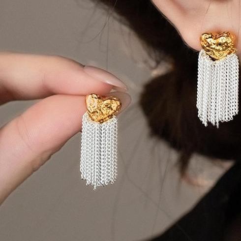 Simple and fashionable gold and silver contrasting color heart tassel earrings for women with a niche design sense, unique personality, exquisite temperament, earrings