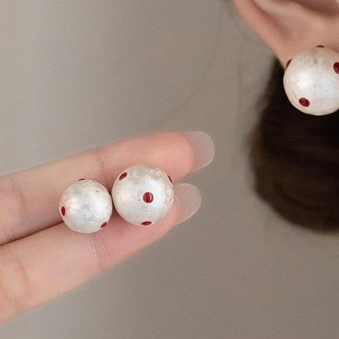 Simple temperament, polka dot round ball cotton pearl earrings, women's retro versatile new Chinese style unique face enhancing earrings