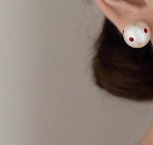 Simple temperament, polka dot round ball cotton pearl earrings, women's retro versatile new Chinese style unique face enhancing earrings