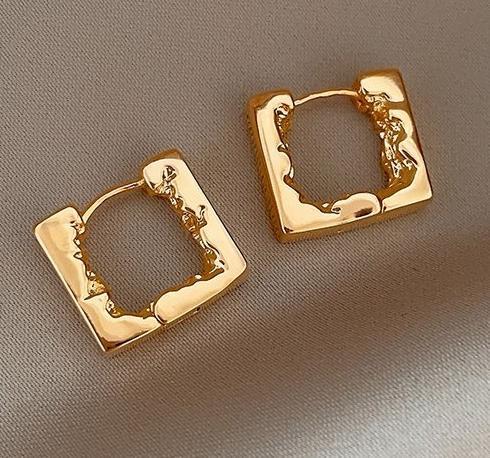 Small niche design, high-end feel, broken square personality, ear buckle earrings, women's summer gold, irregular fashion, metal earrings