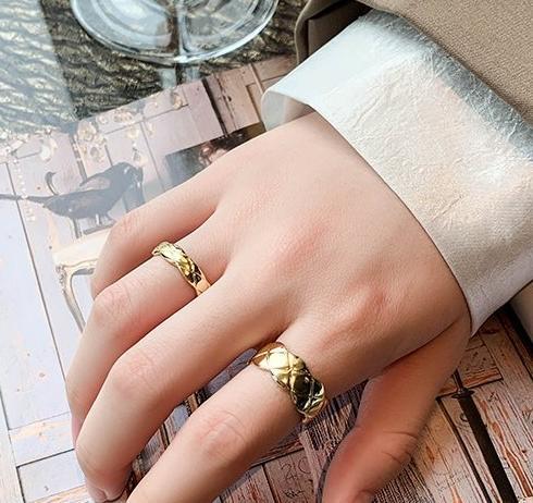 Titanium steel ring, women's gold striped index finger ring, niche design, simple temperament, internet famous open ring, personality element circle