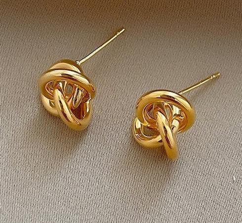 Twisted Fried Dough Twists~Japanese and Korean simple design hollow earrings Female Xia Xiaozhong ins Versatile earrings Metal knot earrings