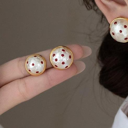 Versatile temperament, polka dot pearl earrings for women, new popular styles, niche retro, new Chinese style, unique white silver stud post earrings