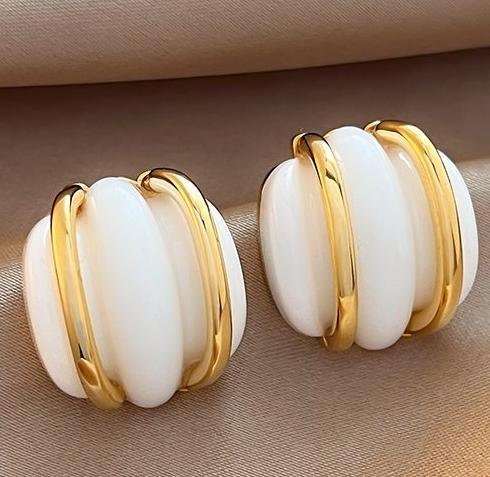 White glazed earrings for women 2024 new popular retro gold earrings, light luxury and high-end French temperament earrings