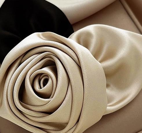 White satin contrasting rose flower hair clip for women's summer back of the head 2024 new style temperament headband rope hair clip headwear