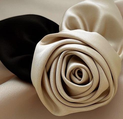 White satin contrasting rose flower hair clip for women's summer back of the head 2024 new style temperament headband rope hair clip headwear