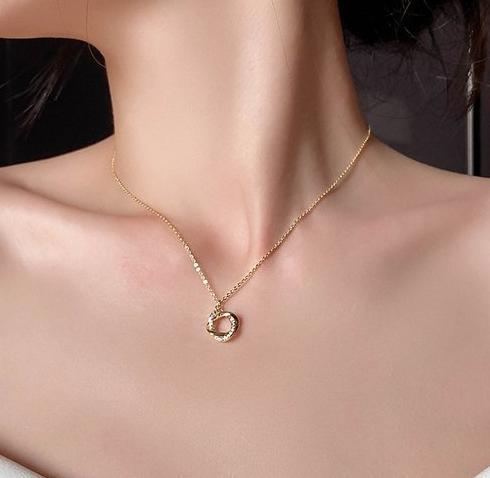 Women's necklace, light luxury, niche collarbone necklace pendant accessory, 2024 new popular item, high-end decoration