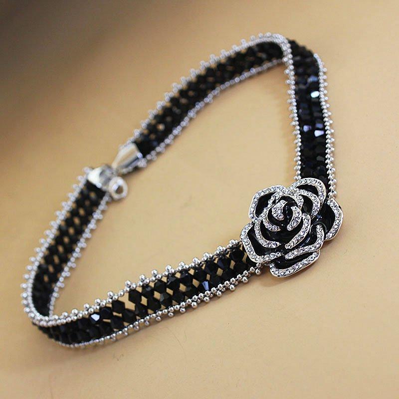 2020 New Camellia Classic Necklace Clavicle Chain Women's Fashion Accessories Super Sparkling Diamond Bracelet Sweater Chain Set Trendy