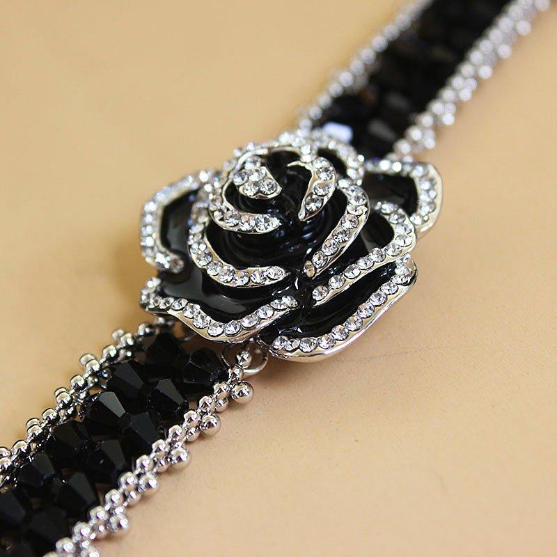 2020 New Camellia Classic Necklace Clavicle Chain Women's Fashion Accessories Super Sparkling Diamond Bracelet Sweater Chain Set Trendy