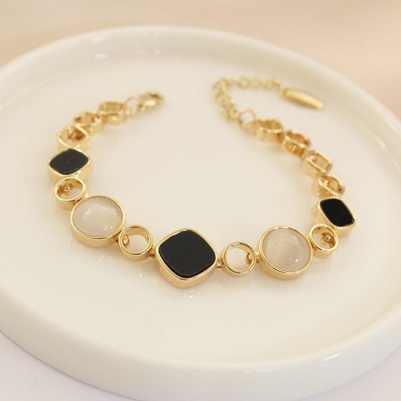 2022 New Geometric Diamond Acrylic Bracelet Women's Simple Versatile Bracelet Girlfriend sisters Gift Bracelet Fashion