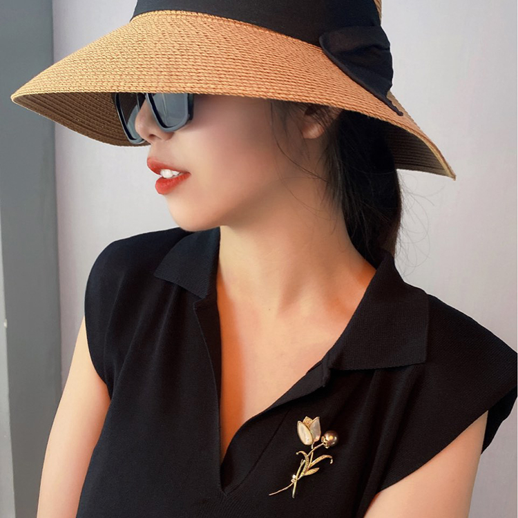 2022 new tulip flower brooch chest flower brooch high-end women's Korean version atmospheric suit accessories luxury trend