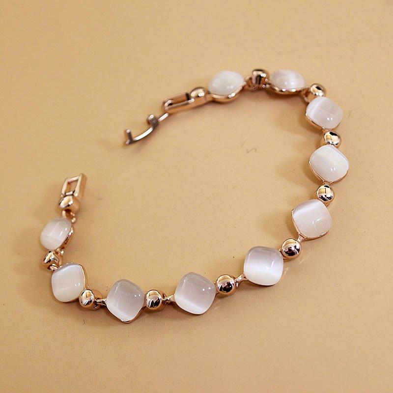 2023 new diamond shaped bracelet for women OL exquisite rose gold bracelet temperament green cat eye stone high-end feeling bracelet trend