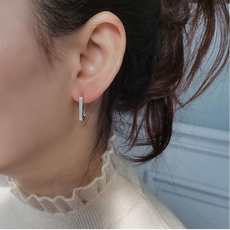 Earrings with simple and versatile rectangular natural shell earrings for women, Korean version plated with 18K gold and Hong Kong style earrings