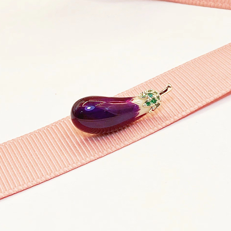 Eggplant Japanese Fresh and Cute Fruit Brooch, Women's Trendy Personalized Small Pin, Neck Pin, Anti glare Buckle, Cardigan Accessories