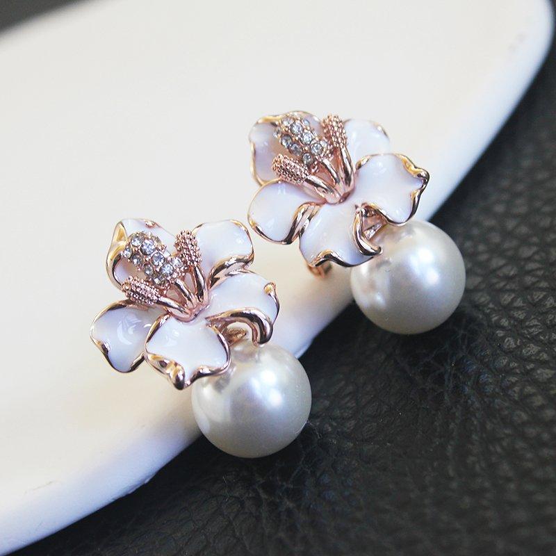 European and American style exaggerated large earrings, new fashion, light luxury flower pearl earrings, female personality and temperament earrings