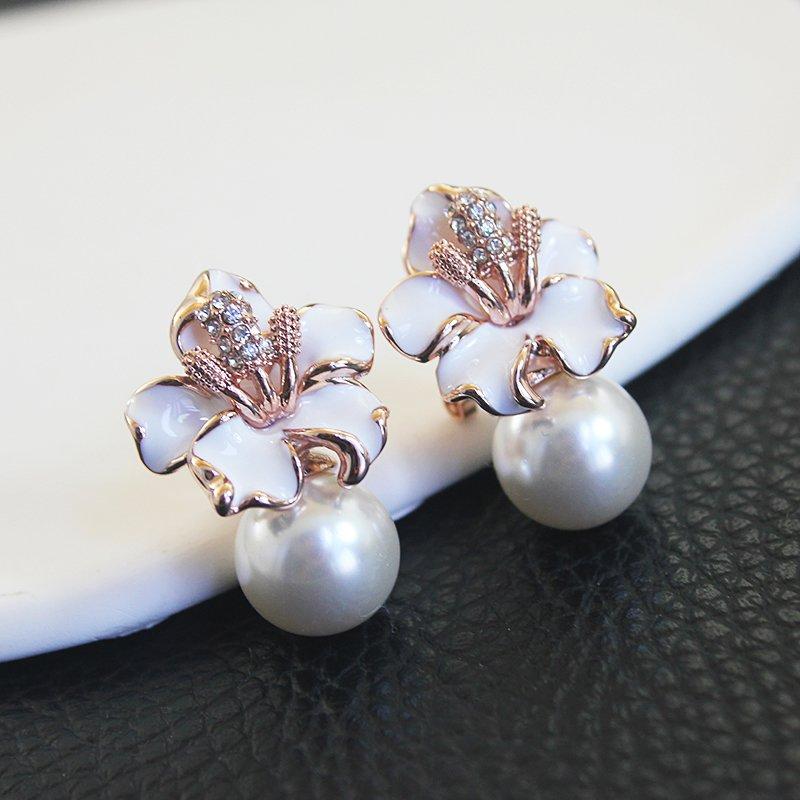 European and American style exaggerated large earrings, new fashion, light luxury flower pearl earrings, female personality and temperament earrings