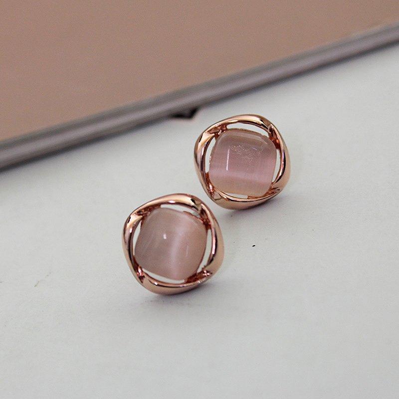 Exquisite and compact earrings with geometric diamond shaped cat eyes, women's simple and versatile short hair earrings accessories