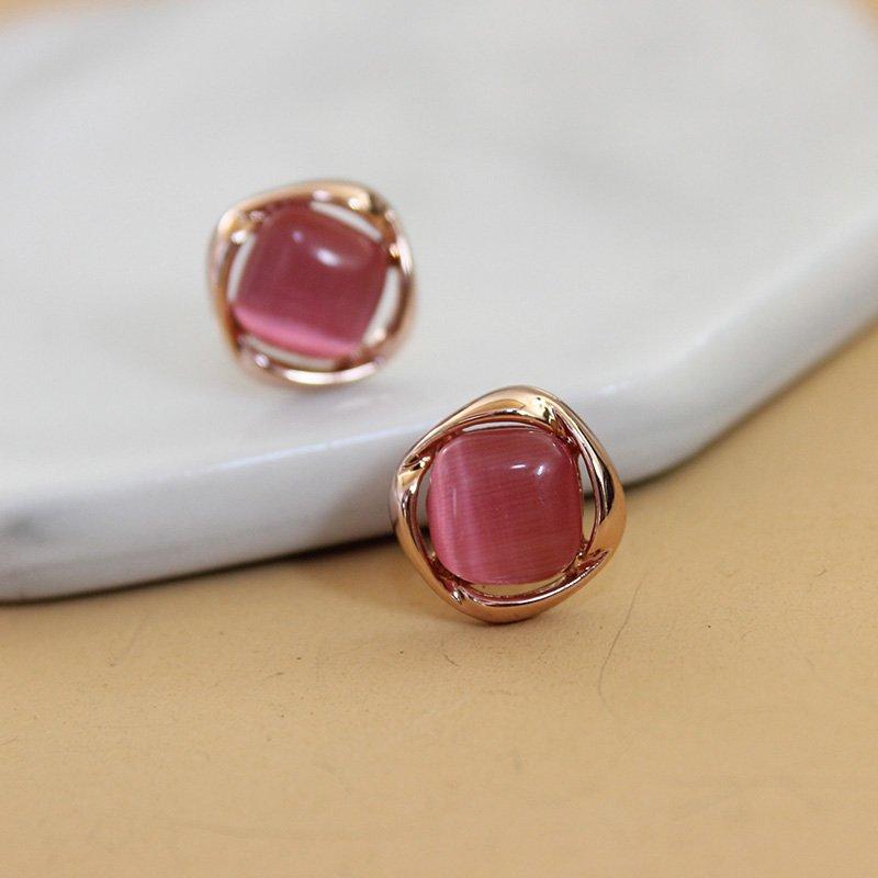 Exquisite and compact earrings with geometric diamond shaped cat eyes, women's simple and versatile short hair earrings accessories