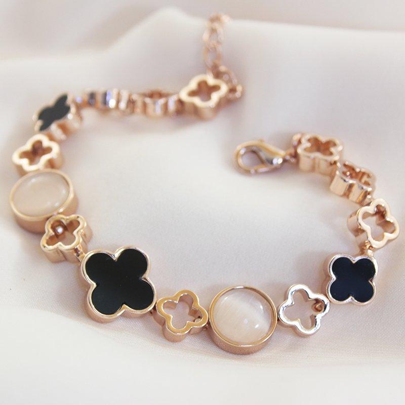 Exquisite and fashionable temperament, lucky clover bracelet, Korean style women's simple and versatile bracelet, bracelet accessories