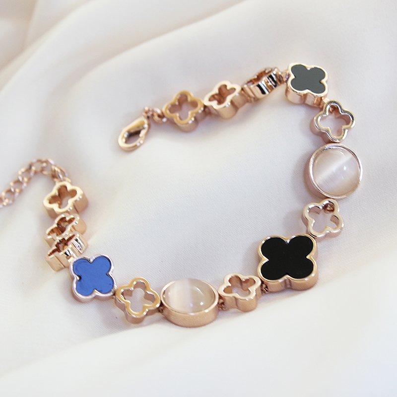 Exquisite and fashionable temperament, lucky clover bracelet, Korean style women's simple and versatile bracelet, bracelet accessories