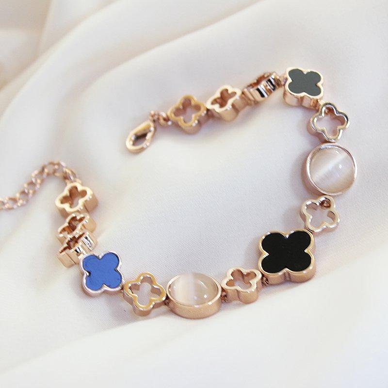 Exquisite and fashionable temperament, lucky clover bracelet, Korean style women's simple and versatile bracelet, bracelet accessories