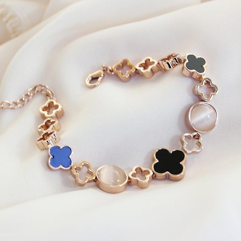 Exquisite and fashionable temperament, lucky clover bracelet, Korean style women's simple and versatile bracelet, bracelet accessories