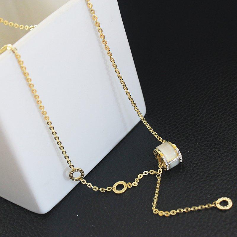 French style light luxury niche simple necklace, women's summer fairy style, letter collarbone chain, fashionable pendant, clothing accessories trend