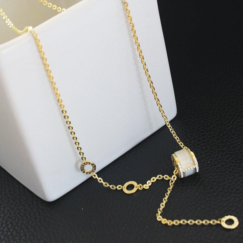 French style light luxury niche simple necklace, women's summer fairy style, letter collarbone chain, fashionable pendant, clothing accessories trend