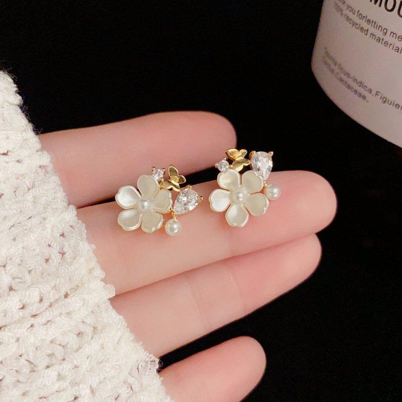 Fresh, fashionable, sweet, compact flower butterfly earrings with a simple and versatile temperament, s925 silver stud post anti allergy female earrings