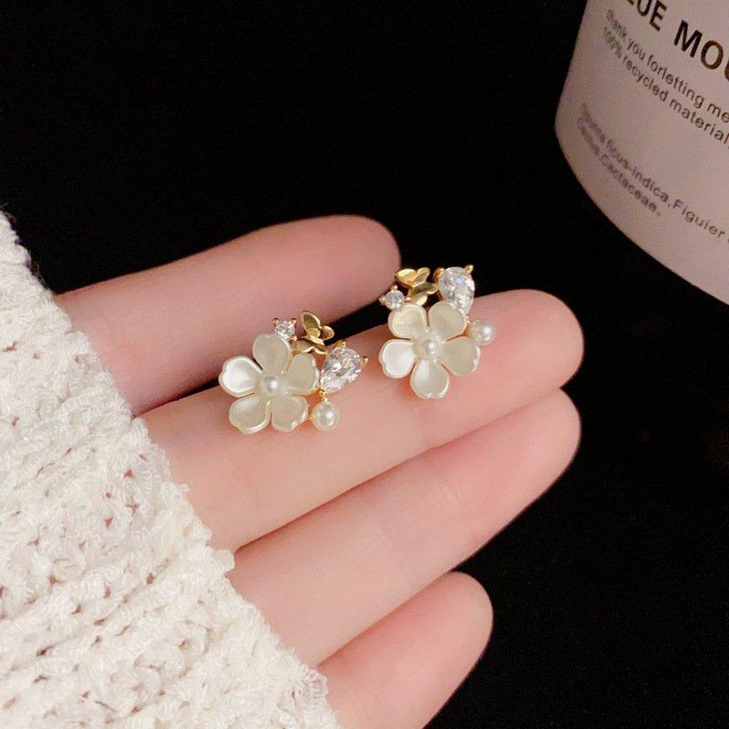 Fresh, fashionable, sweet, compact flower butterfly earrings with a simple and versatile temperament, s925 silver stud post anti allergy female earrings