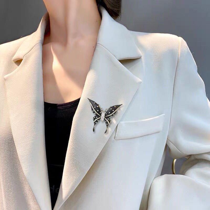 High end feel black butterfly brooch, high-end luxury sparkling design, brooch, suit sweater, versatile chest flower accessory