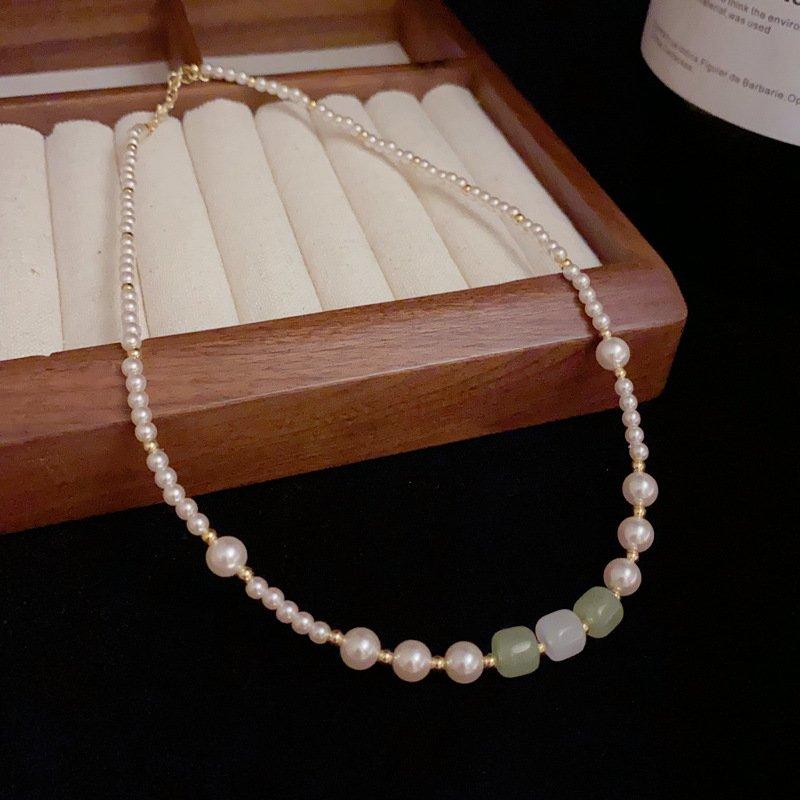 Imitation jade high brightness pearl necklace, women's light luxury niche design, high-end sense, simple and versatile temperament, women's collarbone chain accessories