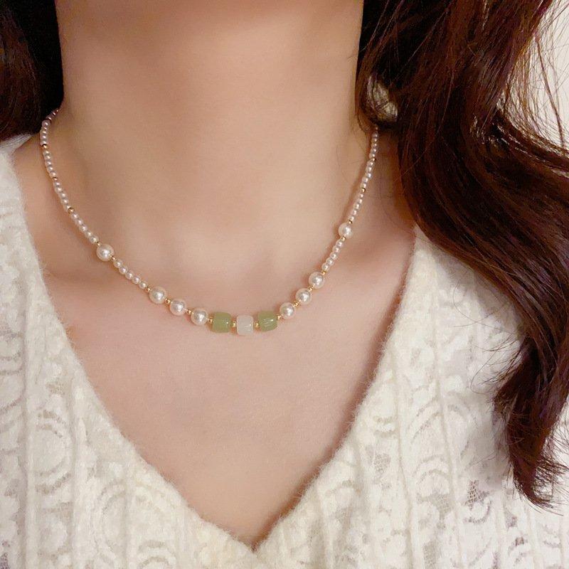 Imitation jade high brightness pearl necklace, women's light luxury niche design, high-end sense, simple and versatile temperament, women's collarbone chain accessories