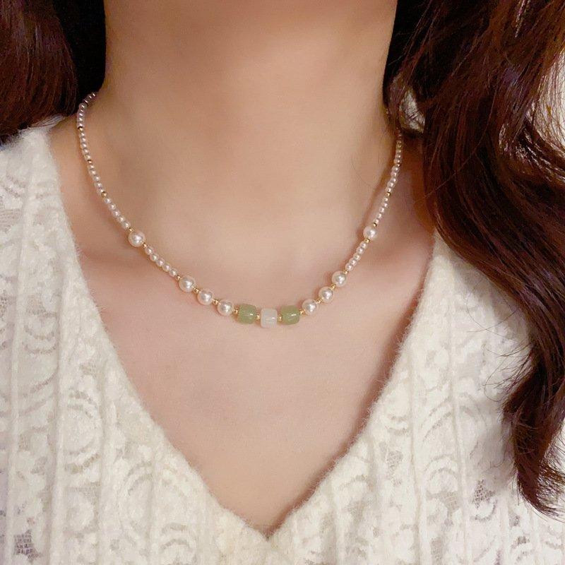 Imitation jade high brightness pearl necklace, women's light luxury niche design, high-end sense, simple and versatile temperament, women's collarbone chain accessories