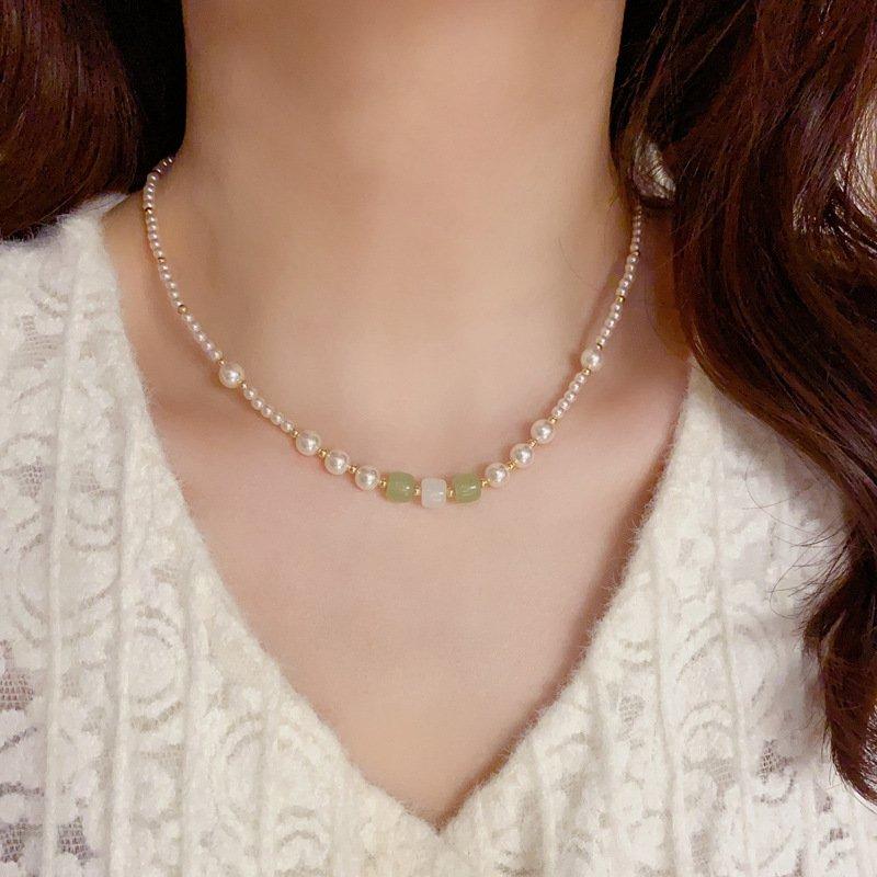 Imitation jade high brightness pearl necklace, women's light luxury niche design, high-end sense, simple and versatile temperament, women's collarbone chain accessories