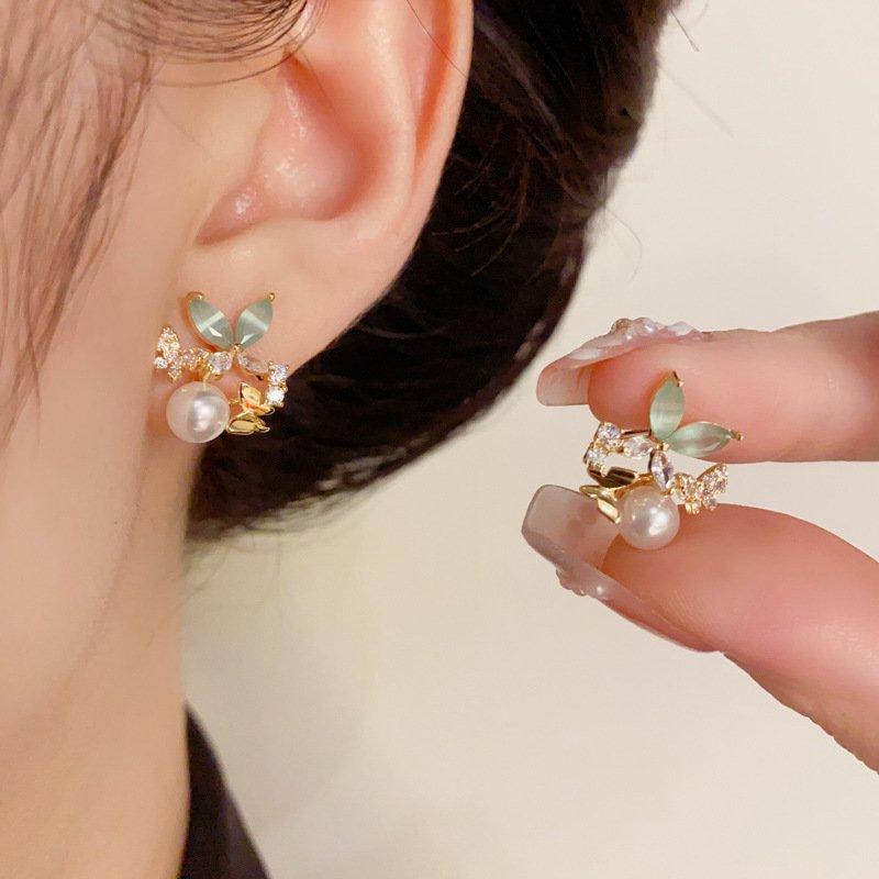 Japanese and Korean small fresh breeze zircon butterfly pearl earrings, niche luxury s925 silver stud post anti allergy female earrings and earrings