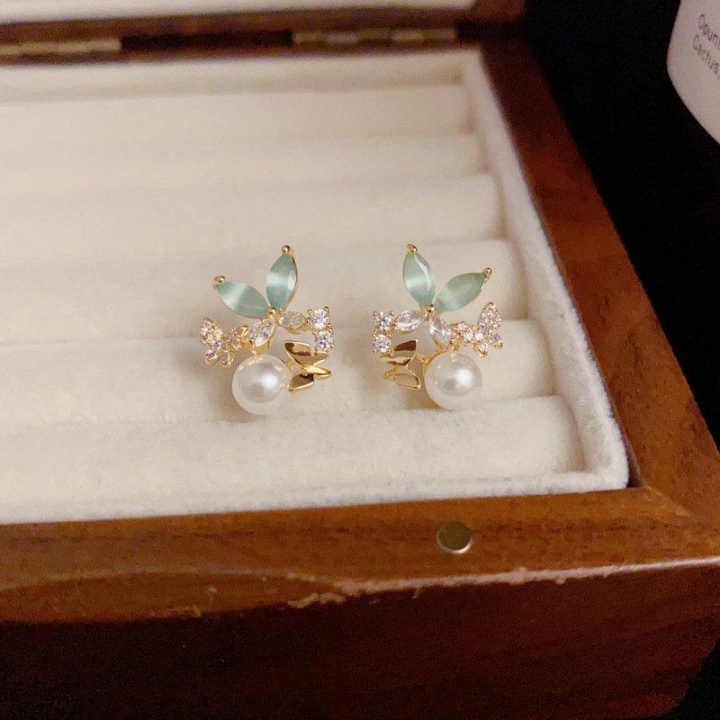 Japanese and Korean small fresh breeze zircon butterfly pearl earrings, niche luxury s925 silver stud post anti allergy female earrings and earrings