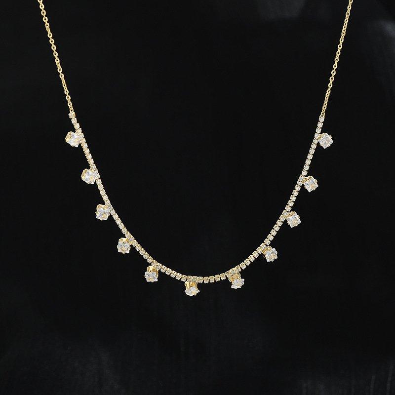 Japanese and Korean style micro inlaid diamond super sparkling necklace, fashionable temperament, exquisite rhinestone collarbone chain, women's light luxury niche accessories