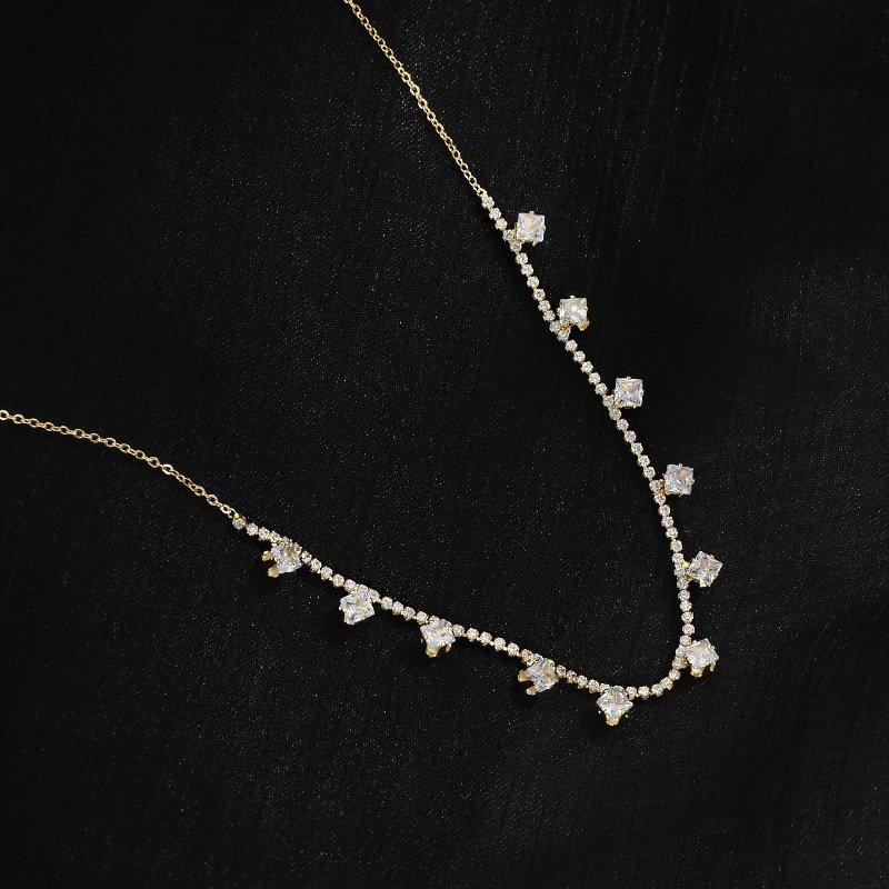 Japanese and Korean style micro inlaid diamond super sparkling necklace, fashionable temperament, exquisite rhinestone collarbone chain, women's light luxury niche accessories